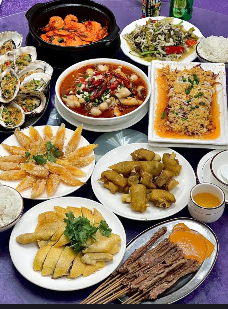 湛江消夜好去處2024｜6. 金養美食城 開業十年，做街坊生意的大排檔，是晚飯、消夜好去處。 （圖片來源：小紅書＠我是果果阿）