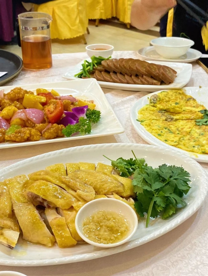 湛江中華老字號餐廳2024｜2. 中華老字號口衣記雞飯店以傳統手工制作美食，價格實惠。（圖片來源：小紅書＠哈庫吶瑪塔塔）