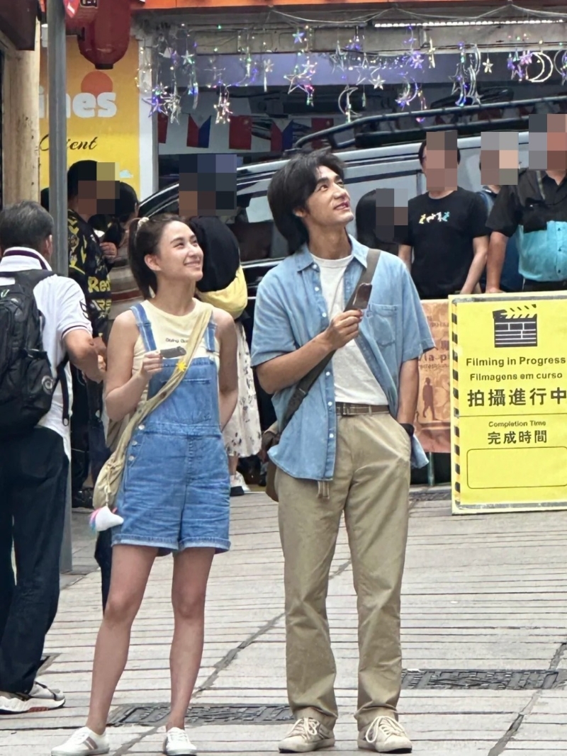 有網民在社交網分享何超蓮在澳門與一位型男拍攝的片段，指兩人正在拍戲。