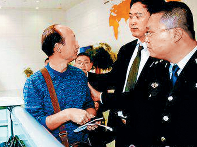 港人返港前被當局拘留 港人返港前被當局拘留