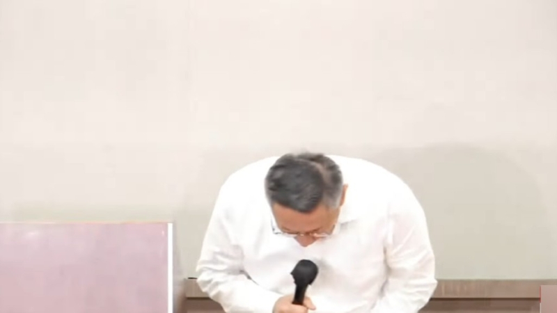 鞠躬致歉 鞠躬致歉