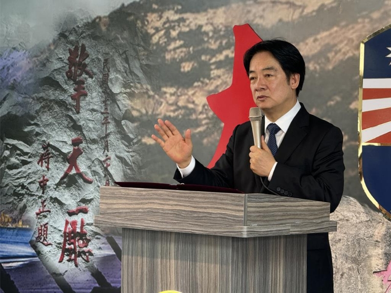 記者向賴清德喊話，柯文哲是不是試圖在模糊焦點，賴清德神態輕松進入會場，未回應記者提問。