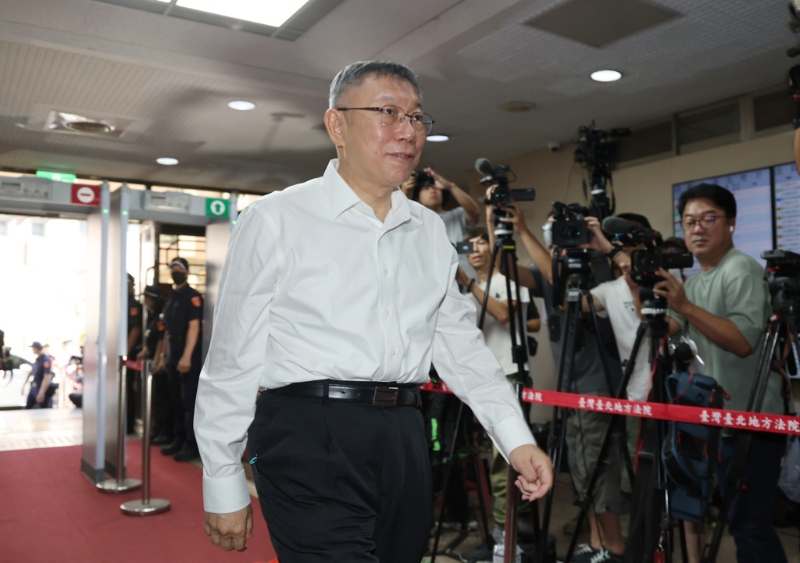 前臺北市長柯文哲涉京華城案遭聲押，北院裁定無保請回。 案經抗告，高院認為柯文哲積極介入，對京華城案是否毫無所悉或未曾懷疑仍有究明必要，發回北院更裁。 5日柯文哲至北院開庭。 中時數據照