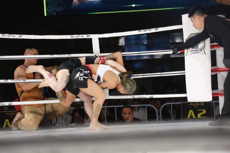 徐小姐是上海一名MMA女拳手。