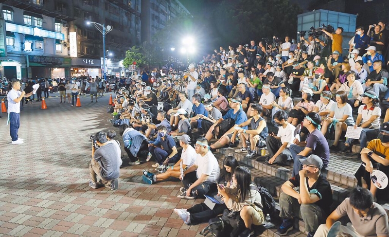 小草不忿集結聲援 小草不忿集結聲援