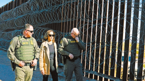 副總統哈里斯。