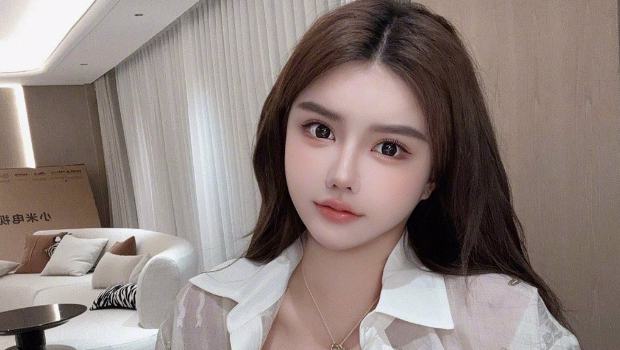 25歲百萬網紅被嘲諷“八離世家” 25歲百萬網紅被嘲諷“八離世家”