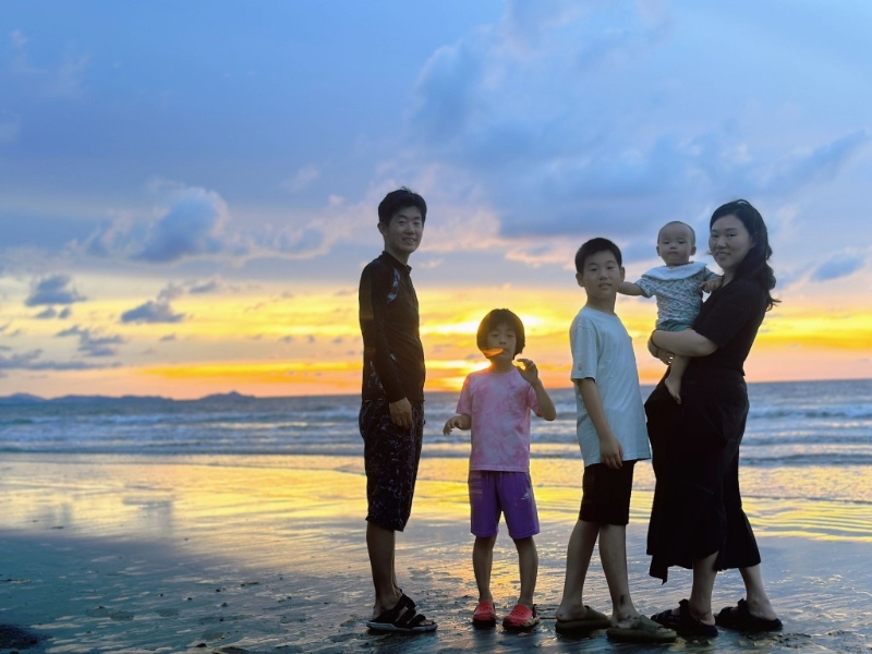 肖女士一家已到港居住。受訪者提供