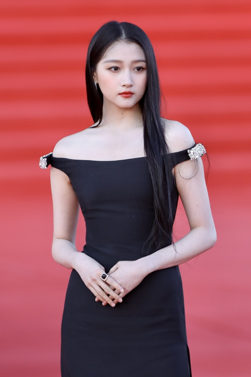 關曉彤，滿族老姓瓜爾佳氏，生于北京，中國女演員、歌手。 中新社