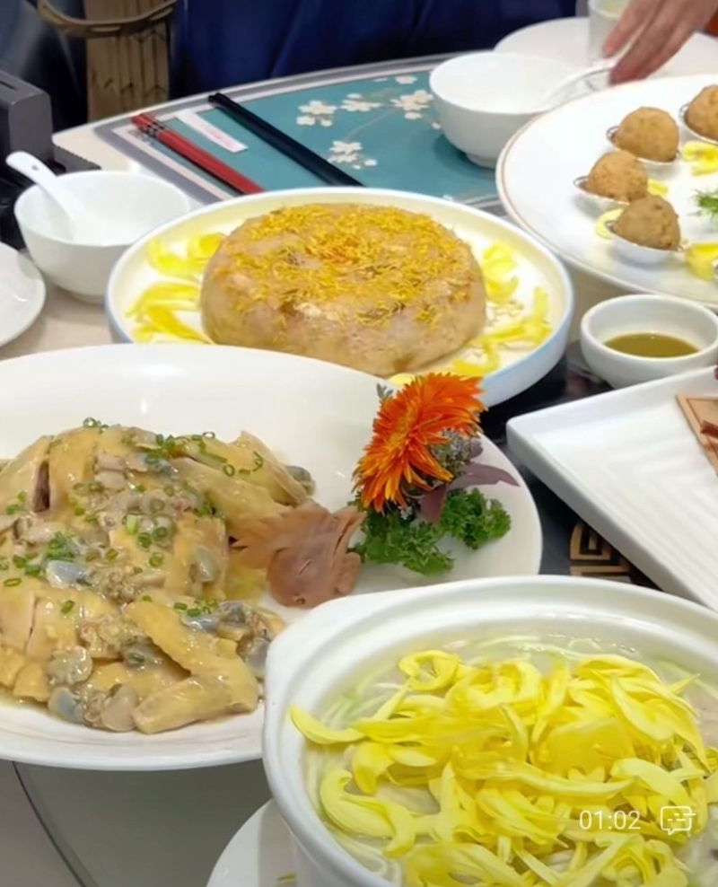 小欖公飯店央視更連續第3年到店拍攝小欖公鎮店招牌菜特色菊花宴。