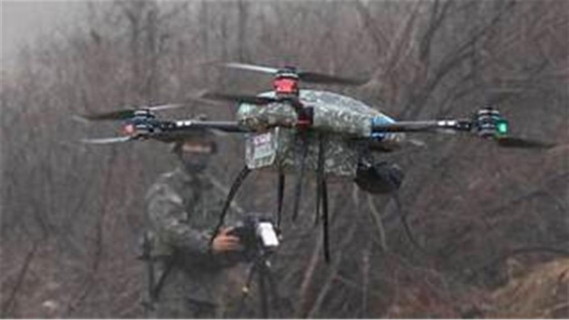 2023年1月，一名韓國士兵在美韓聯合軍演期間操作無人機。 美聯社