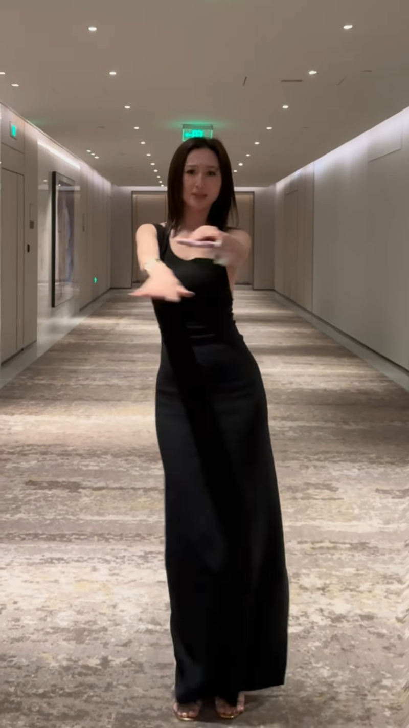 昨日（21日），高海寧在IG上發布了一條在酒店走廊跳舞的影片。