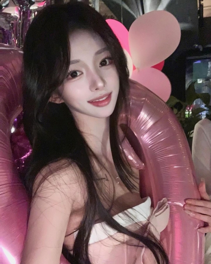 一位瘋狂粉絲得知趙芮梨住所后，其后在門外埋伏近13小時。