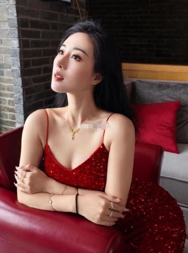 網紅葉曼娜舉報廈門干部男友同時出軌多人。