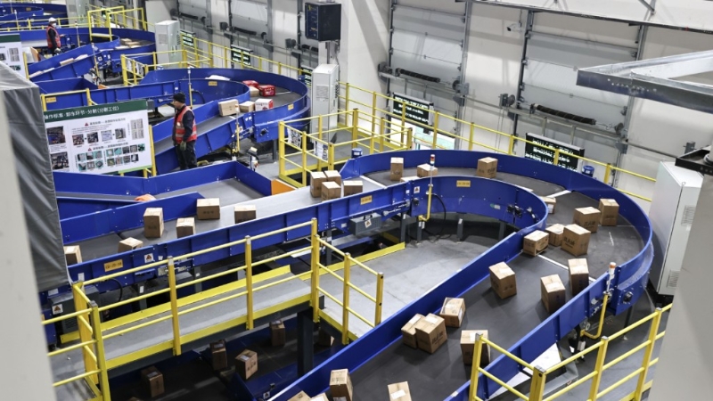 在包郵效應下，雙11期間電商的海外訂單大幅增加。中新社