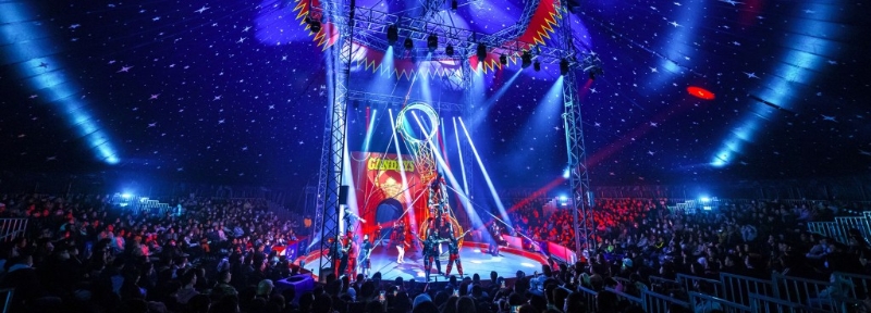 世界知名馬戲團GandeysCircus制作的國際巡回馬戲雜技表演「友邦峻宇呈獻世界雜技團”。