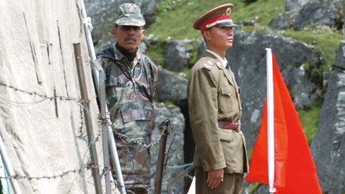 兩軍脫離爭議區接觸