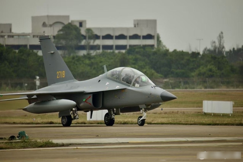 將在珠海航展中亮相的教-10。微博