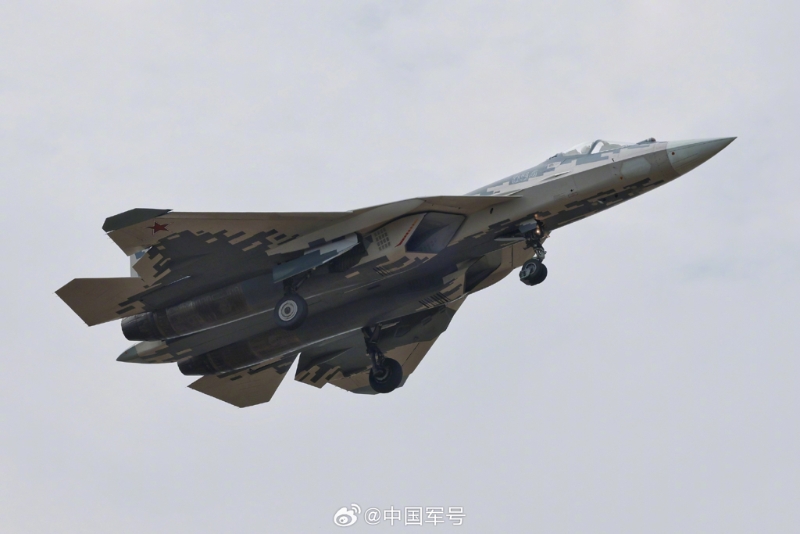 俄羅斯Su-57隱形戰機首次飛抵中國珠海參加中國航展。