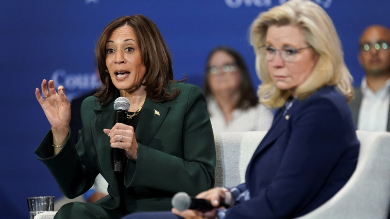 哈里斯（左）獲共和黨前眾議員利茲切尼倒戈站臺。 路透社