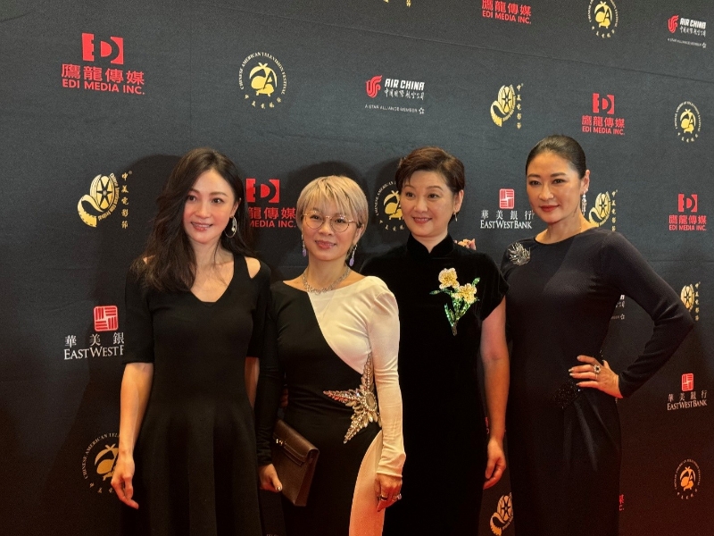 徐帆(右2) 徐帆(右2)