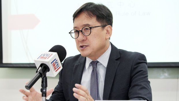 陳澤銘指“舊土地”轉用新制牽連甚廣，涉及工作量龐大，相信要完成所有土地注冊或最少須10年或以上時間。