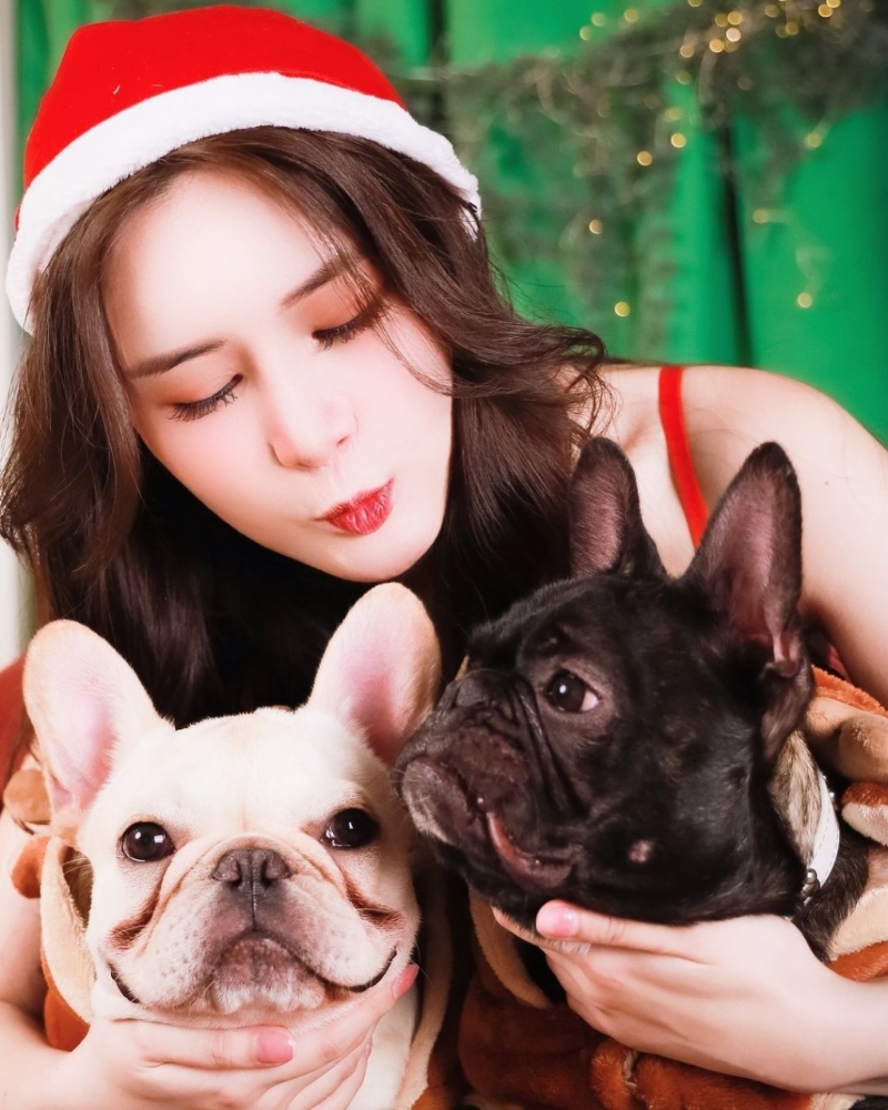 臺灣AV女優艾熙今年27歲。IG@ aixi bb