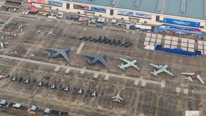 珠海航展12日開幕，網民拍下各表演飛行隊的飛機就位。