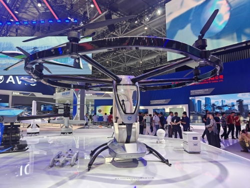 低空經濟展區，一系列多旋翼飛行器真機展出。