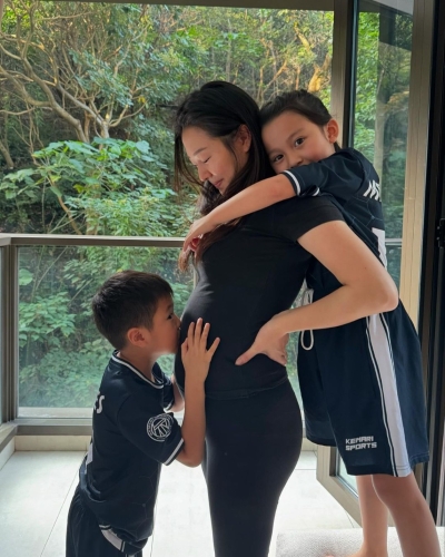昨日(12日)蔡慧欣就在IG上分享了多張身挺巨肚與子女合照的照片，宣布將迎第3胎寶貝，引來不少網民留言祝福。