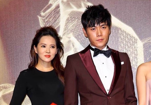 伊能靜2015年與小10歲的秦昊再婚。