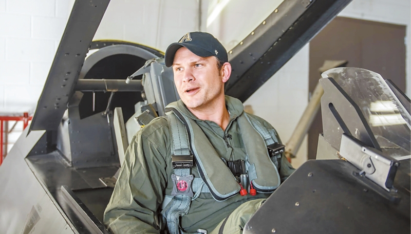 曾在陸軍國民警衛隊服役的赫格塞斯，本周被揭因二頭肌上有與白人至上主義組織有關的紋身，而被同袍視為潛在內部威脅。 T&P圖片