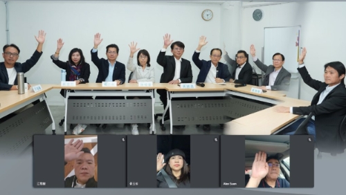 民眾黨中央委員會18日經過投票，一致同意民眾黨主席柯文哲延長請假3個月。