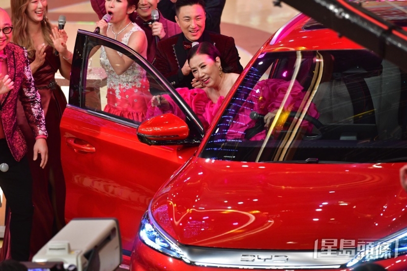 汪明荃獲得價值28萬8千元的電動車。