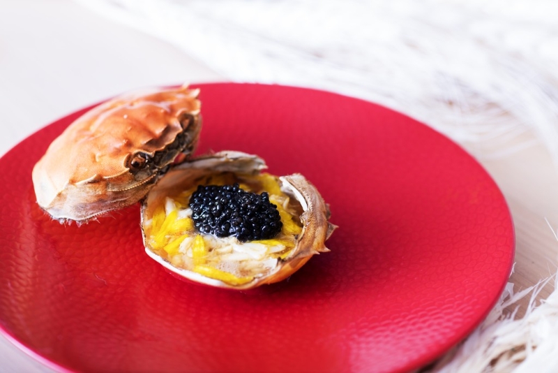 大閘蟹肉醋芡汁配魚子醬