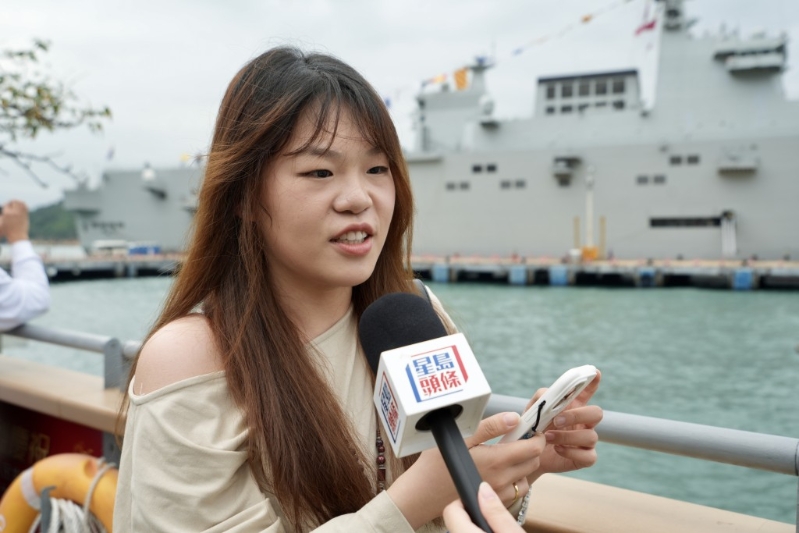 來自河南洛陽的劉小姐由旺角搭巴士來到一睹風采。