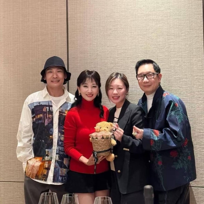 劉培基和杜德偉夫婦為趙雅芝慶生。