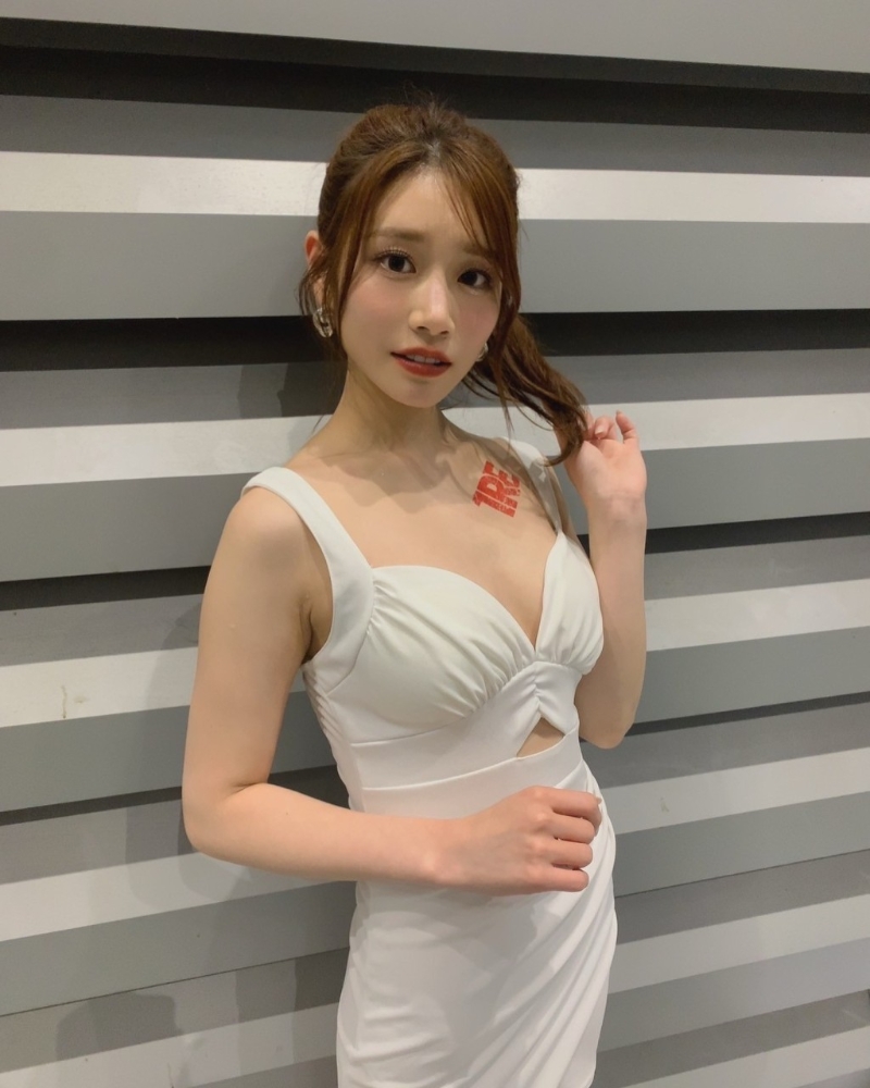 河北彩伽因美貌加上好身材，好快在AV界打開知名度。