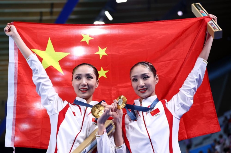 王柳懿和王芊懿于巴黎奧運花樣游泳團體及雙人項目為國摘雙金（央視網圖片）