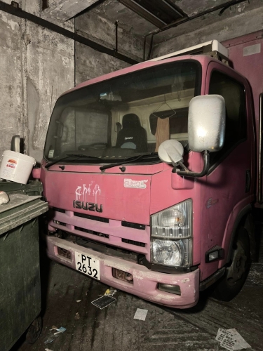 凱施餅店的貨車仍停駐在工場內。 （圖片：“窮游廢墟”FB專頁）