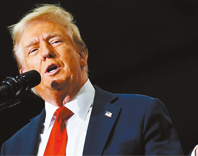 據《紐約時報》報道，特朗普打破傳統，拒絕簽署一項協議，公開透露為其過渡團隊提供資金的金主姓名，以及捐款的費用。 法新社資料圖片