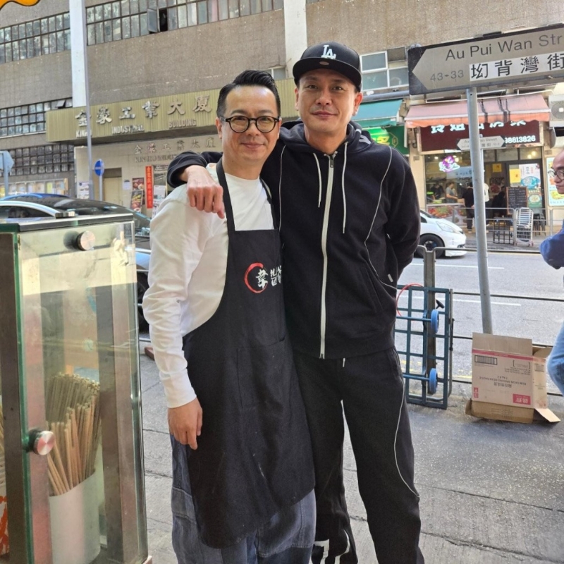 黃宗澤昨日（26日）素顏現身火炭一間車仔面小店支持老友。