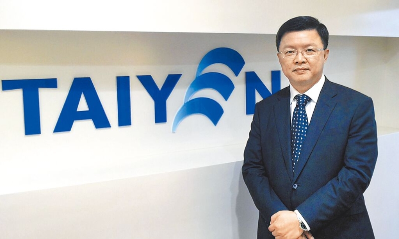 臺鹽實業前董事長陳啟昱25日遭收押禁見，傳他因為積欠5億賭債被黑白兩道緊盯，致無法偷渡出境。