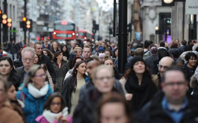 市場普遍認為，預算案反映工黨一直打算提高稅收，然而缺乏勇氣在大選前向英國公眾承認這一點，激發民眾不滿。