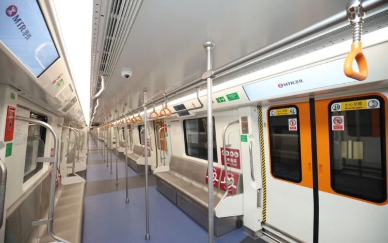 深圳地鐵13號線擬于年底通車。微博