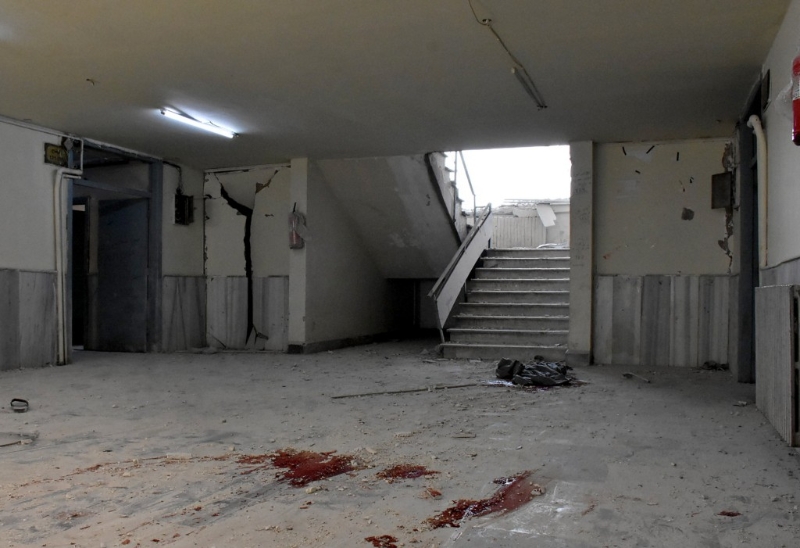 阿勒頗市大學城遭到叛軍炮擊，造成4名平民死亡，地上血跡斑斑。新華社