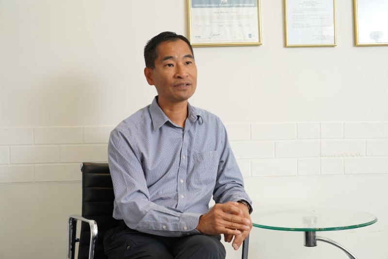 林一鳴認為，未來簡樸房市場將迎來重大轉變，惟恐怕尚未被取締的籠屋供應增加，變相基層人士倒退住進較劏房更差的環境。