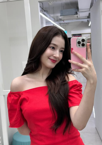 亞軍則是美韓混血的前MOMOLAND成員Nancy。