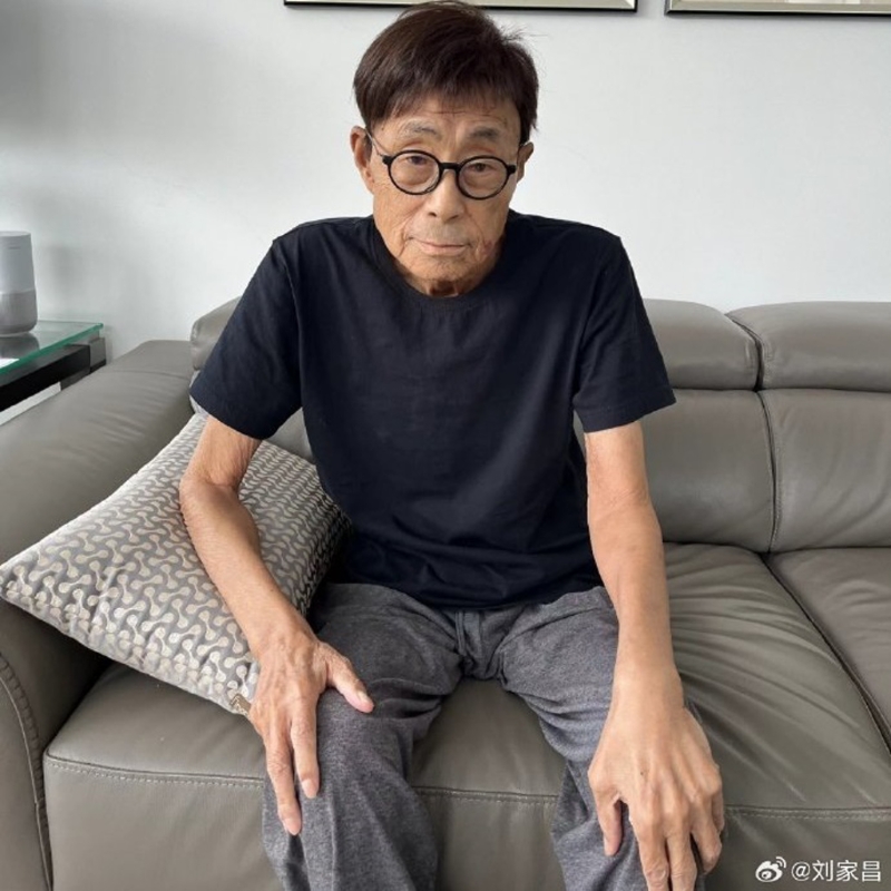 劉家昌更附上一張近照，明顯消瘦不少，氣色也十分差。