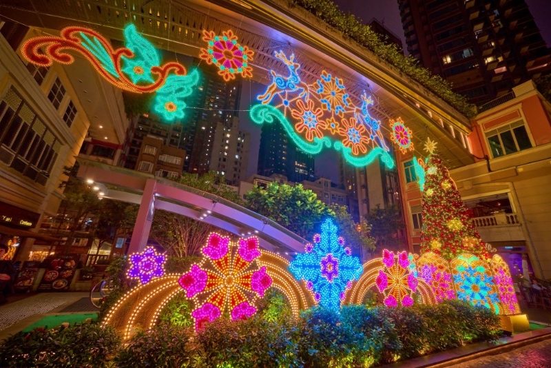 2.利東街圣誕燈飾盛況，長達27米的“幻影雪鹿”蕾絲燈光裝置（官方圖片）